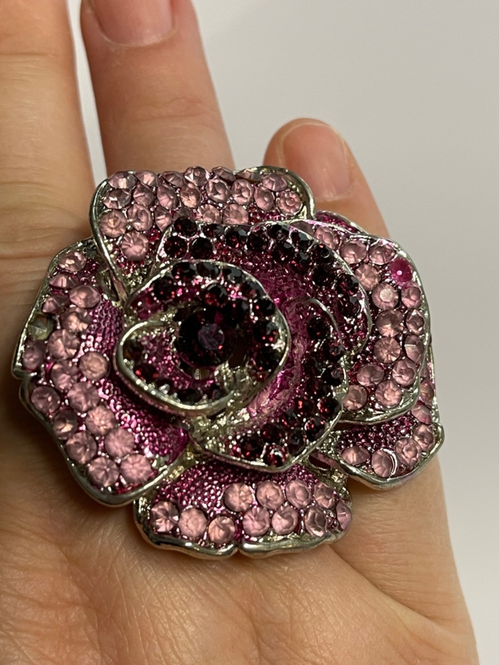 Vintage Y2K pink crystal rhinestone studded rose cocktail ring